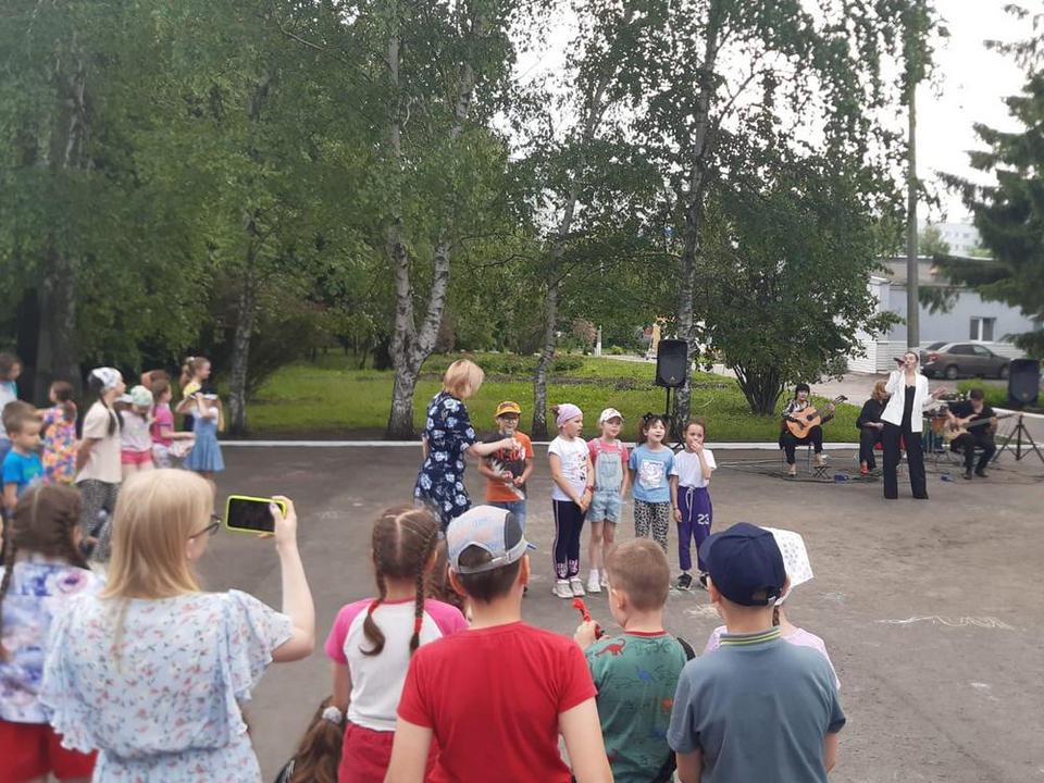 Музыкально-развлекательная программа для школьников от коллектива «Экспромт» Музыкально-развлекательная программа для школьников от коллектива «Экспромт»